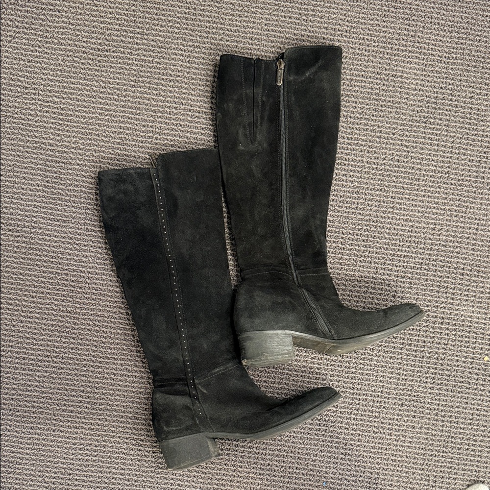 Elegant Black Heeled Boots